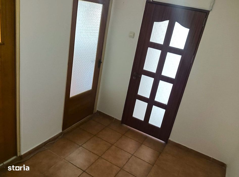 Garsonieră decomandată, 40 mp Decebal–Piața Muncii 2 minute de metrou