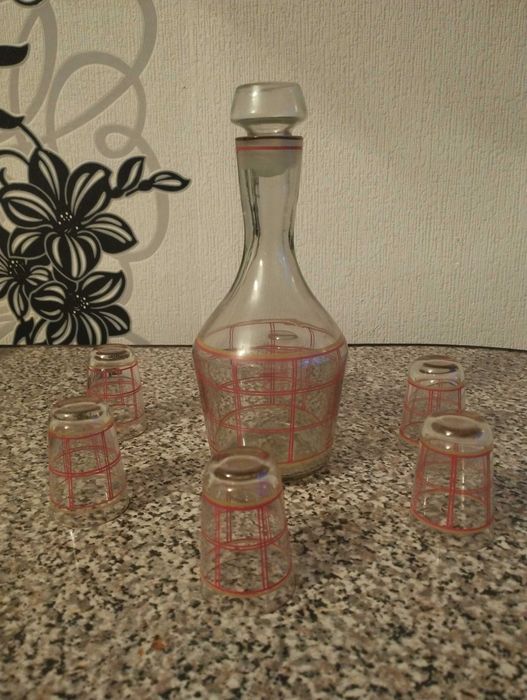 Графины с рюмками