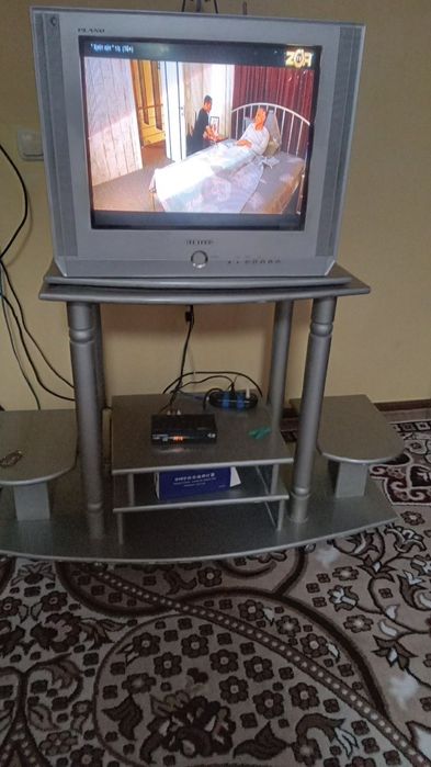 Samsung televizor hamda padstavka sotiladi