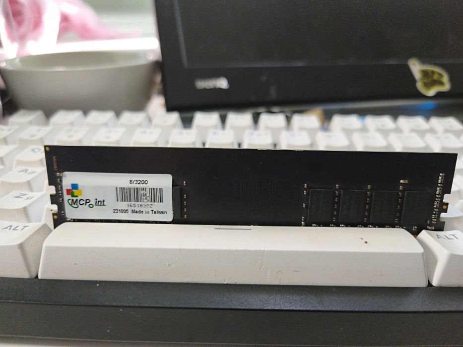 Продам/обменяю оперативку msp int на 8гб 3200мгц ddr4