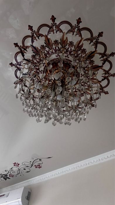 Продам люстры в идельном состояний