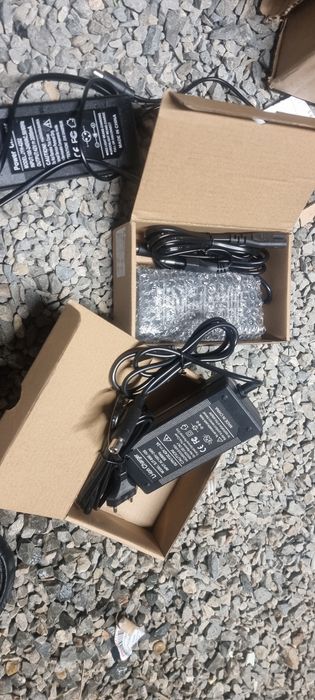 Incarcator trotineta bicicleta 42v 2a
10 elementi serie, litiu mufa rotunda 8 mm