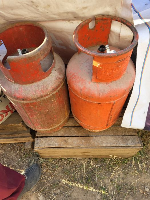 Газовые балоны средние.