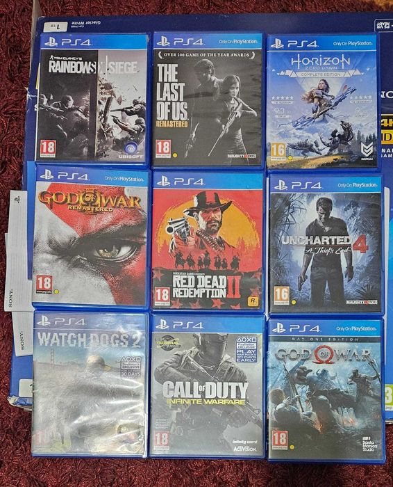 PlayStation 4 PRO Alb 1TB + 2 Joystick Dualshock 4