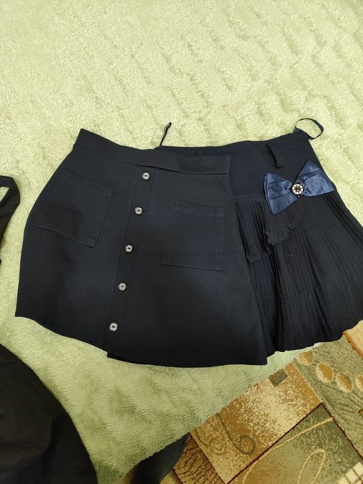 Продаю платье, юбки штаны на девочку 9 лет