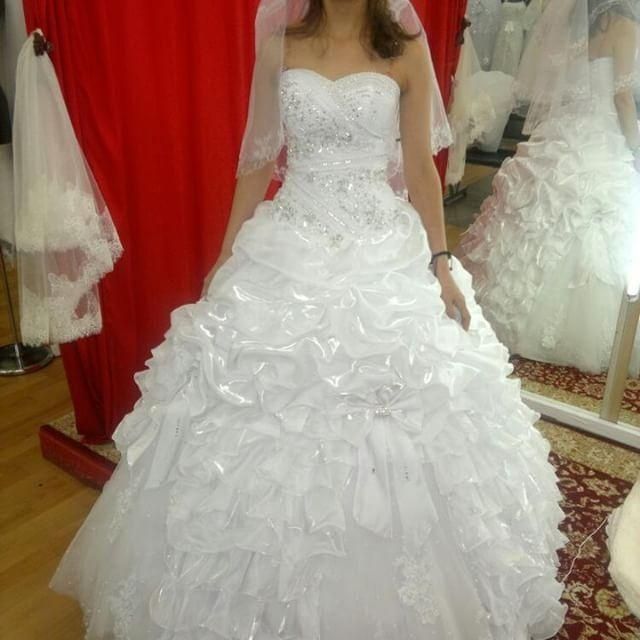 Красивое свадебное платье