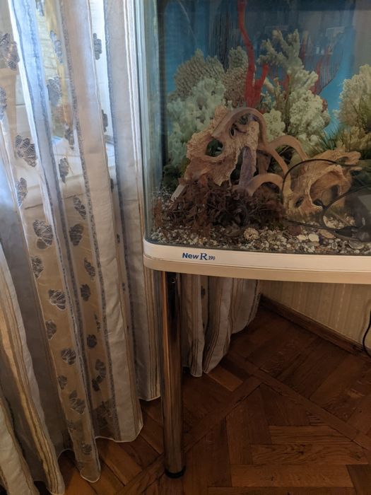 Продам аквариум на ножках