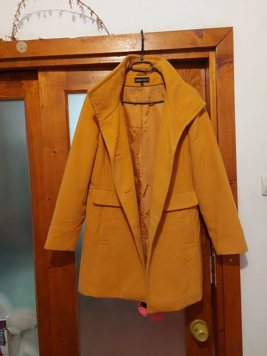 Palton damă marimea 42 culoare deosebită