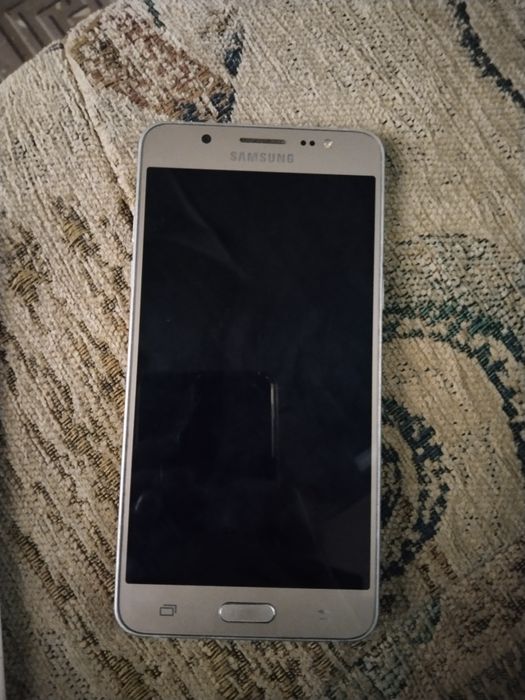 На запчасти телефон J5