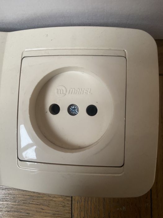 Розетки и выключатели MAKEL