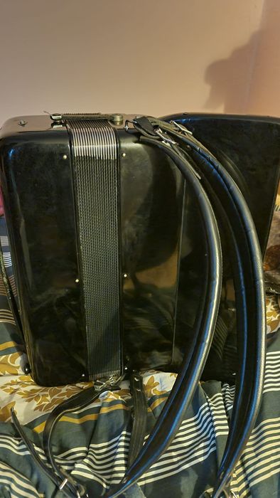 Acordeon super luccini  italian 130 basi, 13 registre