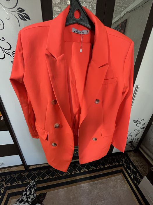 Продаю брючный костюм