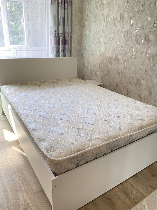 Двуспальная кровать