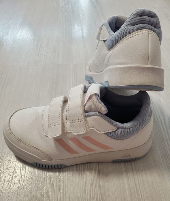 Маратонки адидас