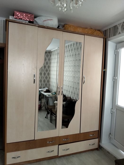 Продам  плательный шкаф сурмои