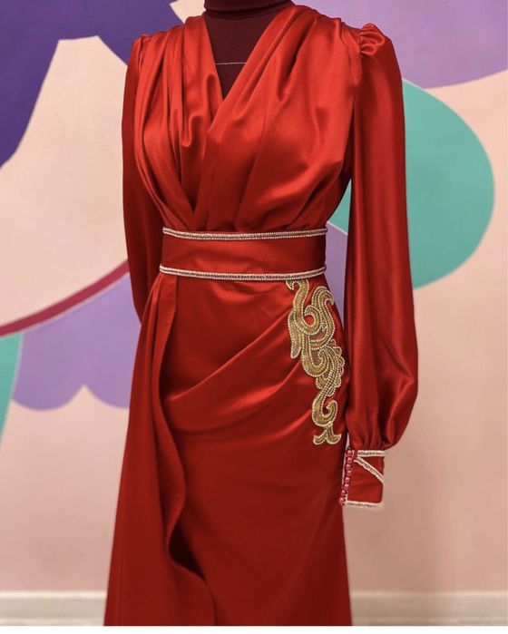 Вечернее женское платье