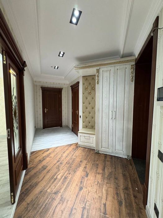 Продается 4х ком квартира в новостройке, ор-р: пос-во Казахстана,202м²