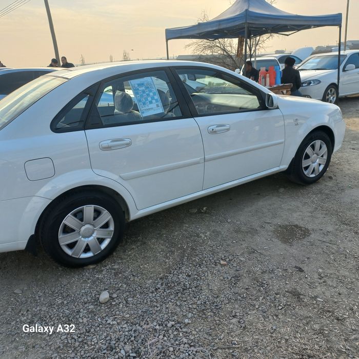 Лассетти 1.8 седан