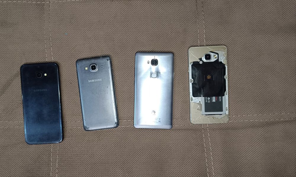 Продам телефоны.