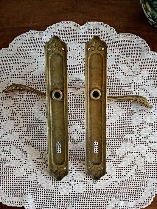 Антикварен месингов обков