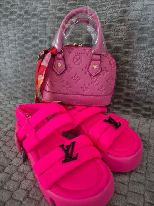 Set geanta si sandale