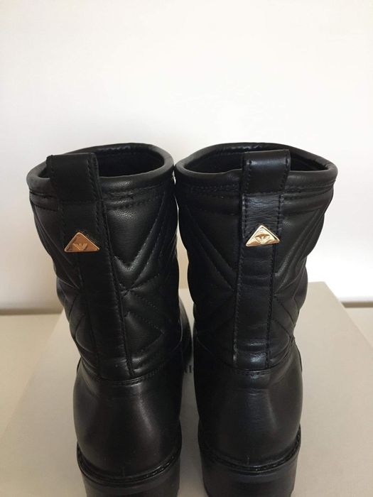 Продавам боти Emporio Armani