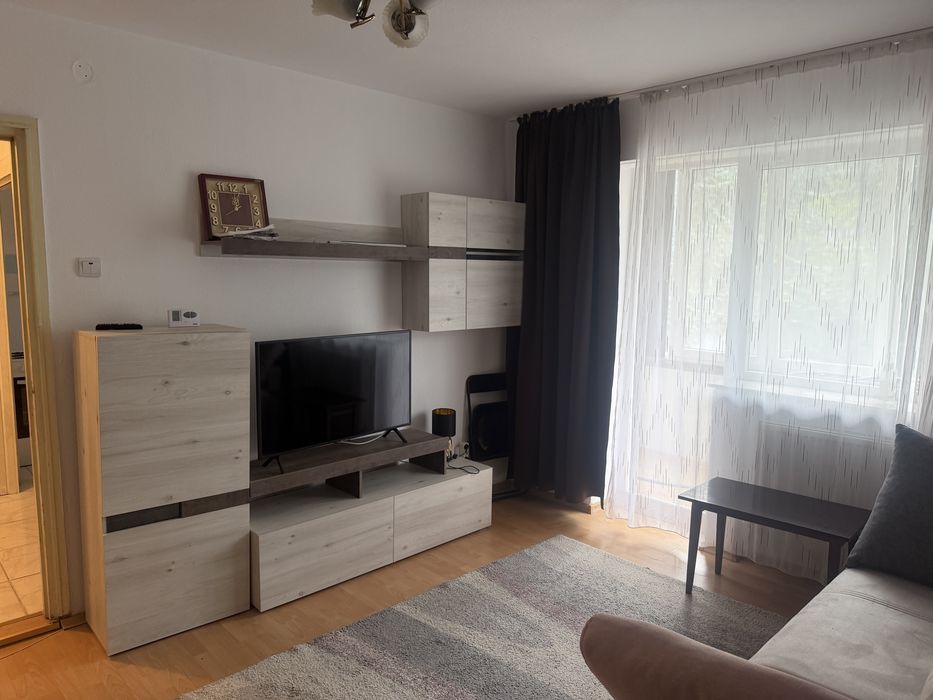 Inchiriez apartament zona Garii