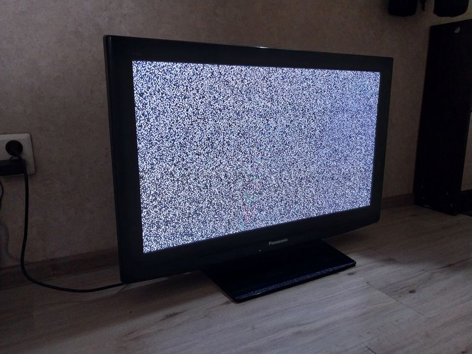 Телевизор Panasonic 94см. Не смарт.