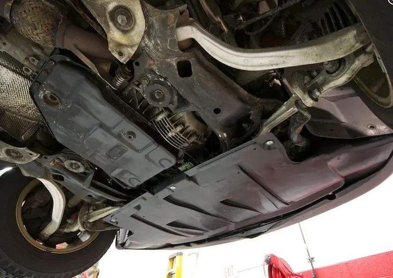Пластмасова кора под двигател скорости AUDI A4 B5 1994г - 2001г