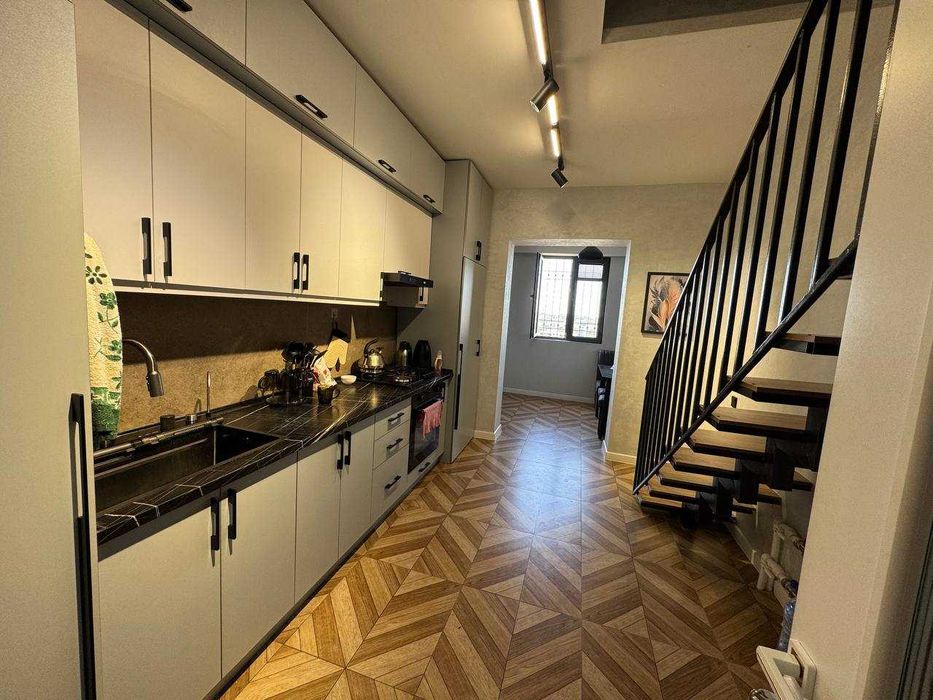 3xona+4xona qo'shilgan 79m2 kadastrda+12m2+35m2 bor Medgaradok