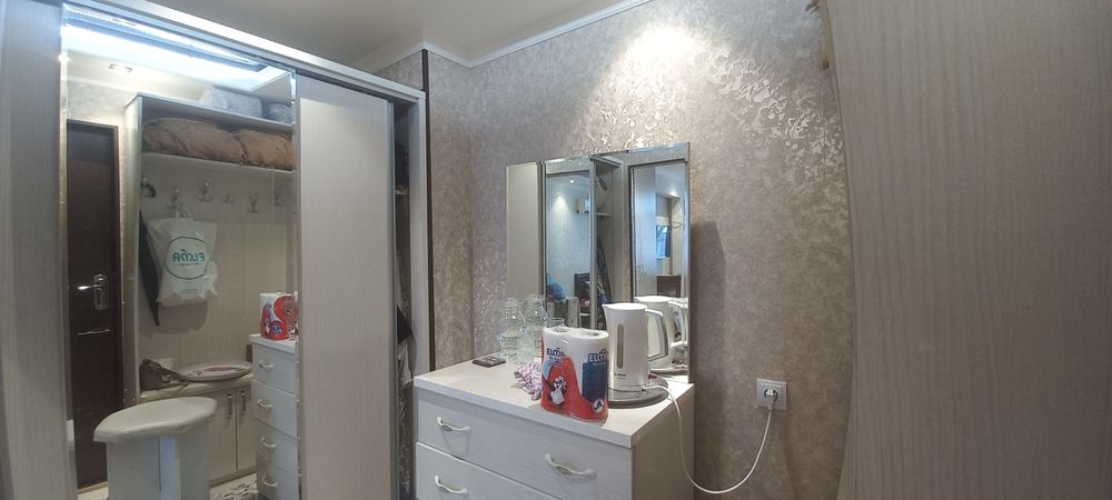 Барча уй жихозлари ва техникалари билан 1 хоналик уй сотилади