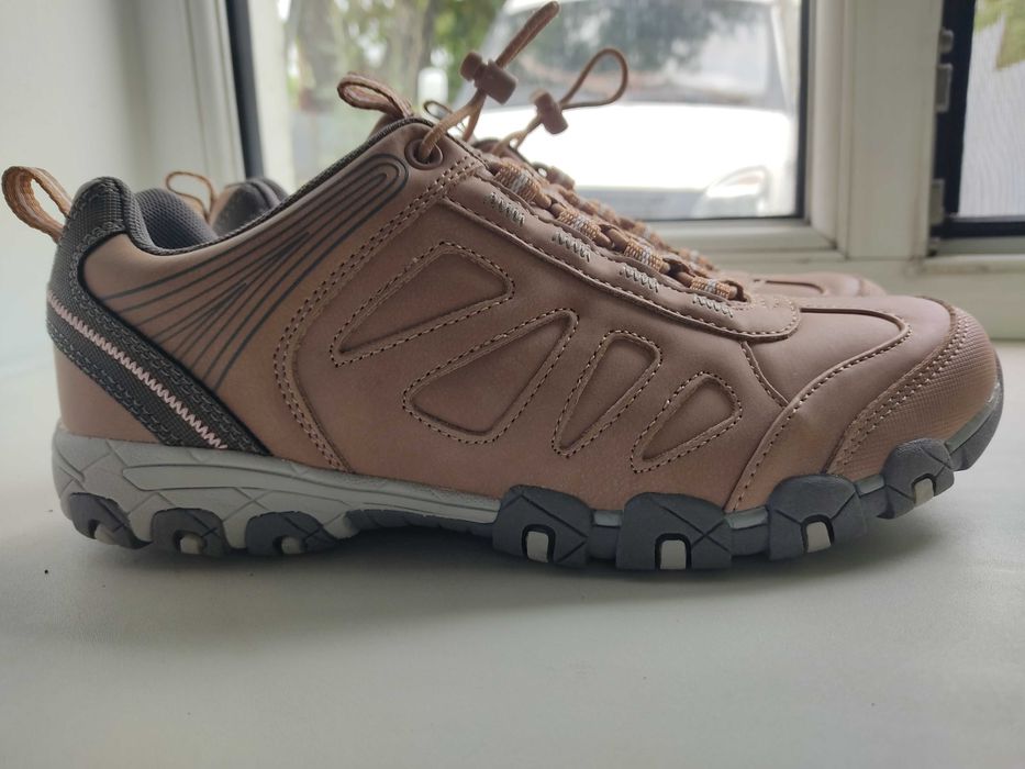 Продам кроссовки новые