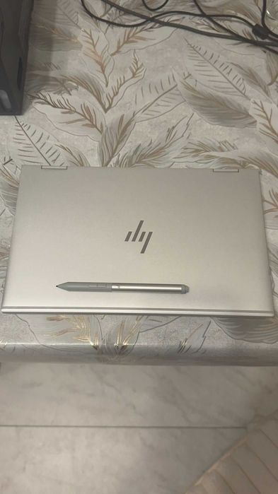 laptop HP 13'  touch-screen