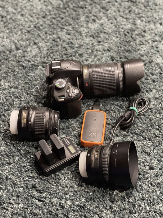 Nikon D3200 + 3 Obiective (50mm 1.8G) + Wi-Fi + 3 Baterii