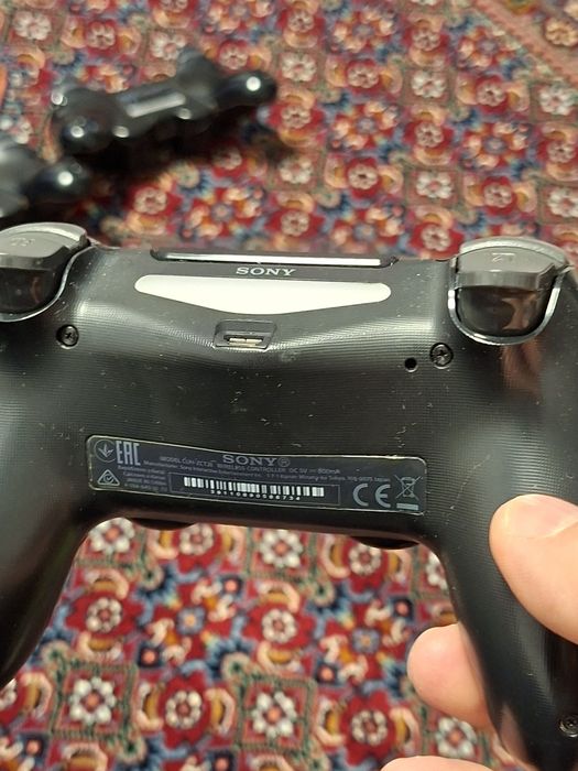 PlayStation 4 Slim 1TB, model CUH-2216B