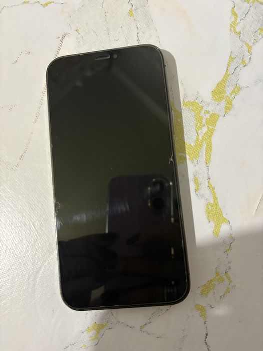 Айфон 12 про продаю