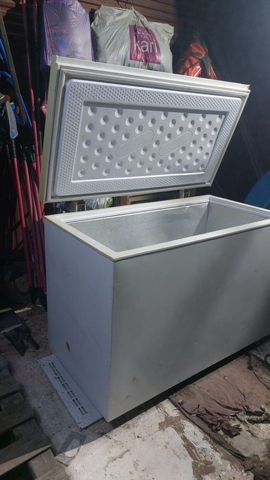 Продам морозильник ларь 330л