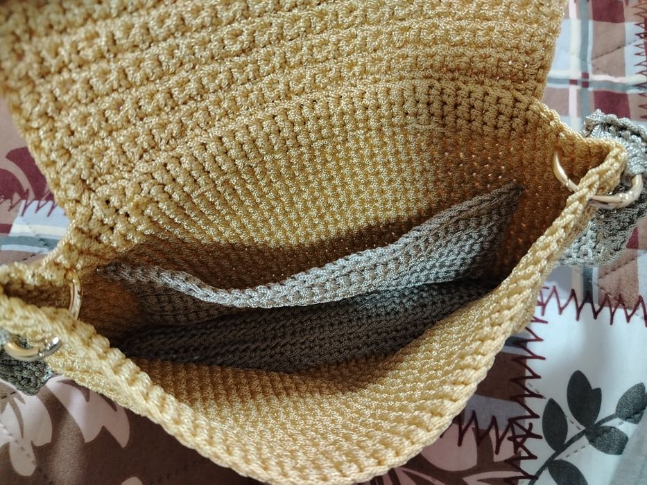 Ръчно плетена чантичка