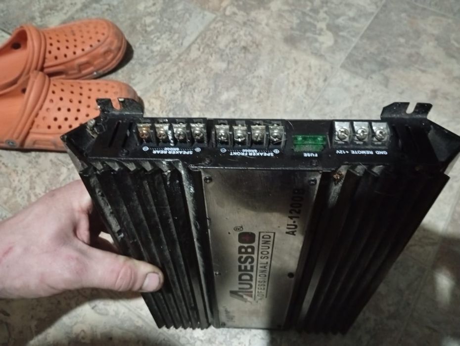 Продам усилитель 4 канальный