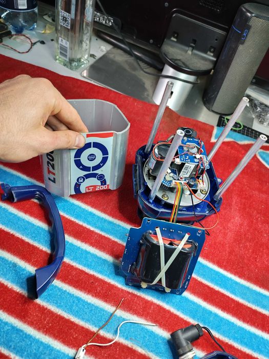 Realizez acumulatori li ion, repar scule, electronice.