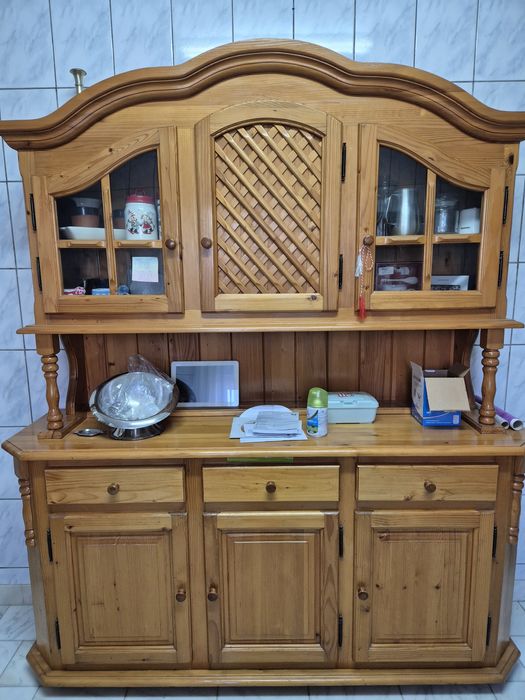 Mobilier lemn masiv vintage – vitrine, comodă, masă și fotolii