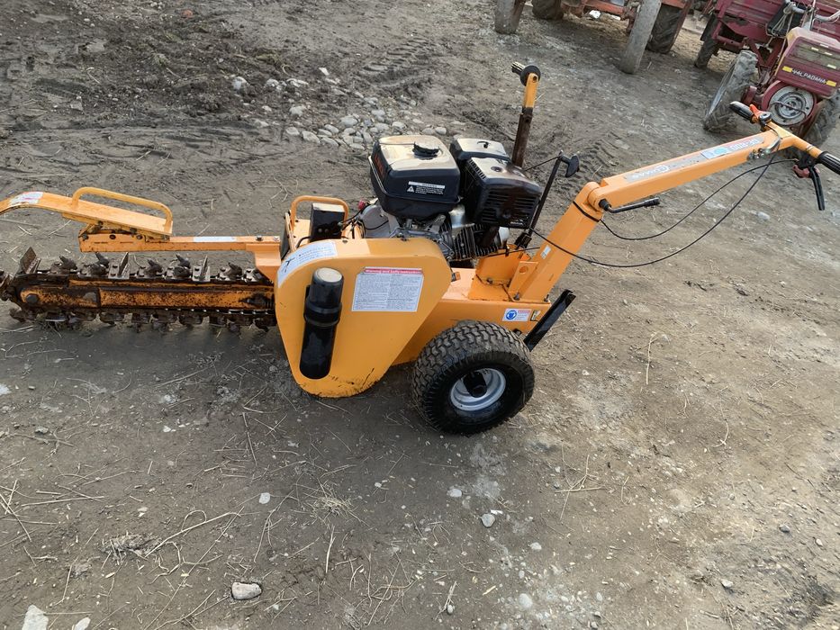 Trencher săpatoare șanțuri