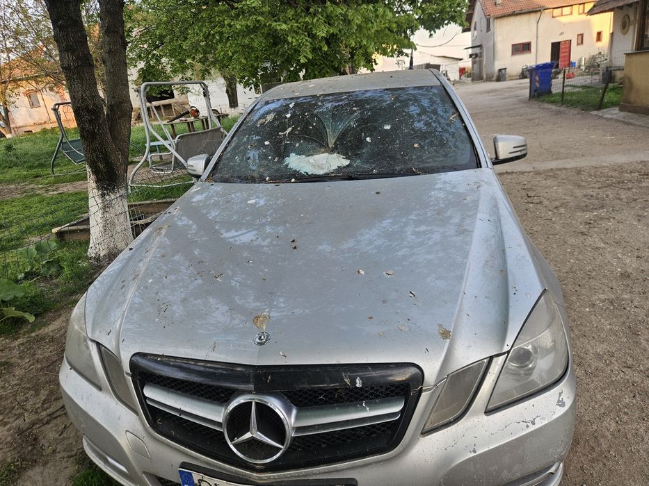 Dezmembrez mercedes e200 w212