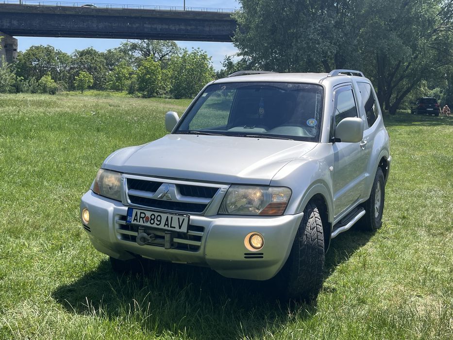 MITSUBISHI Pajero