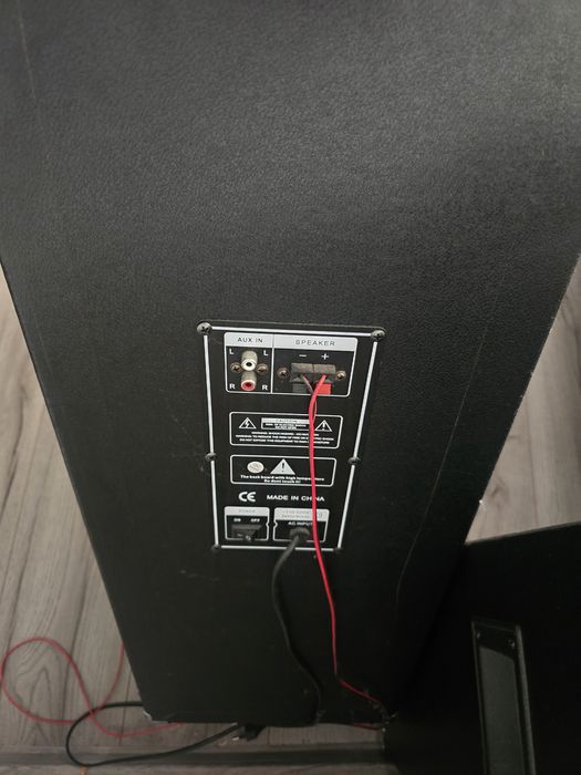 Vând boxe aproape noi