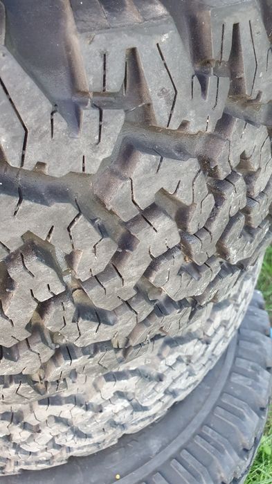 Genți și cauciucuri noi Nissan Navara