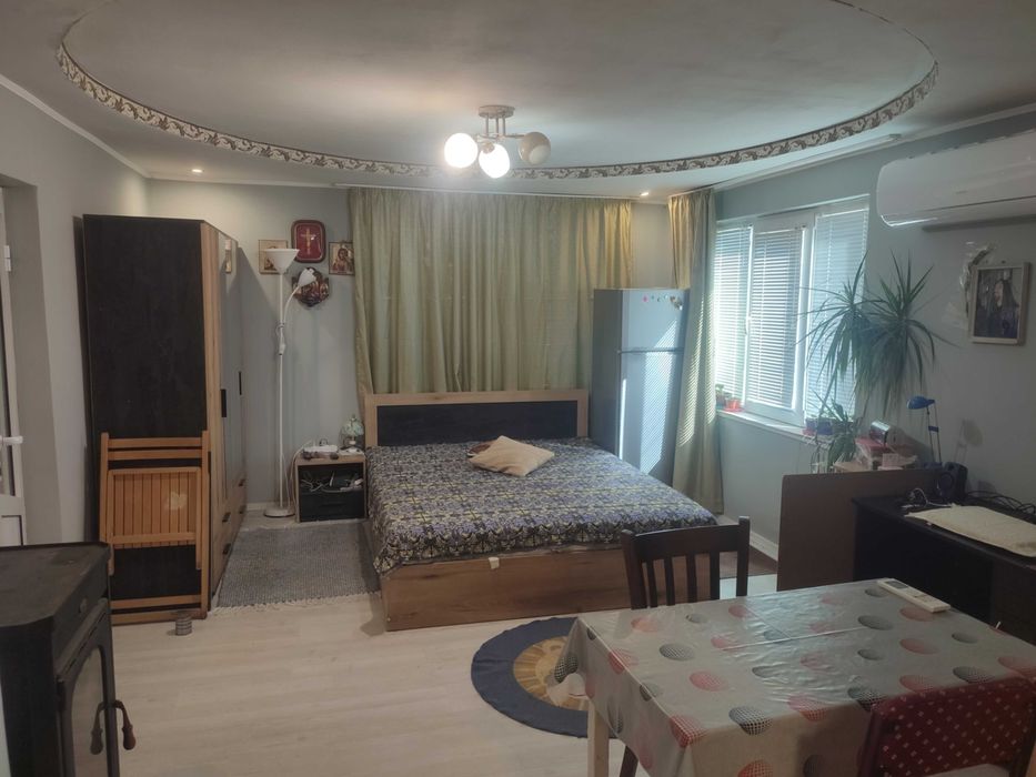 Самостоятелна тухлена къща