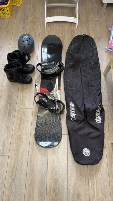 Продам сноуборд с ботинками срочно в хорошем состоянии