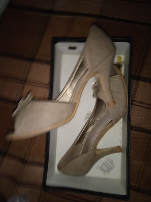 Женская обувь 37 размер