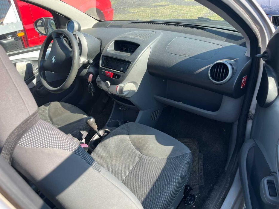 Dezmembrez Peugeot 107 gri argintiu 1.0 benzina 2007